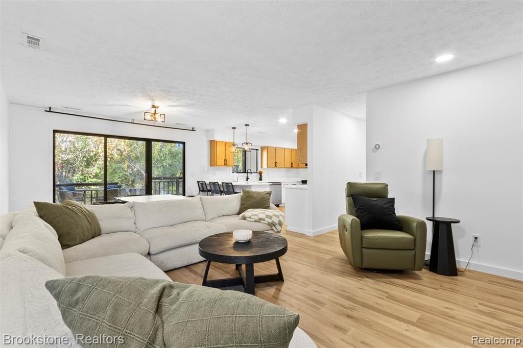 468 Woodstone Road, Waterford, MI 48327 — Photo 4