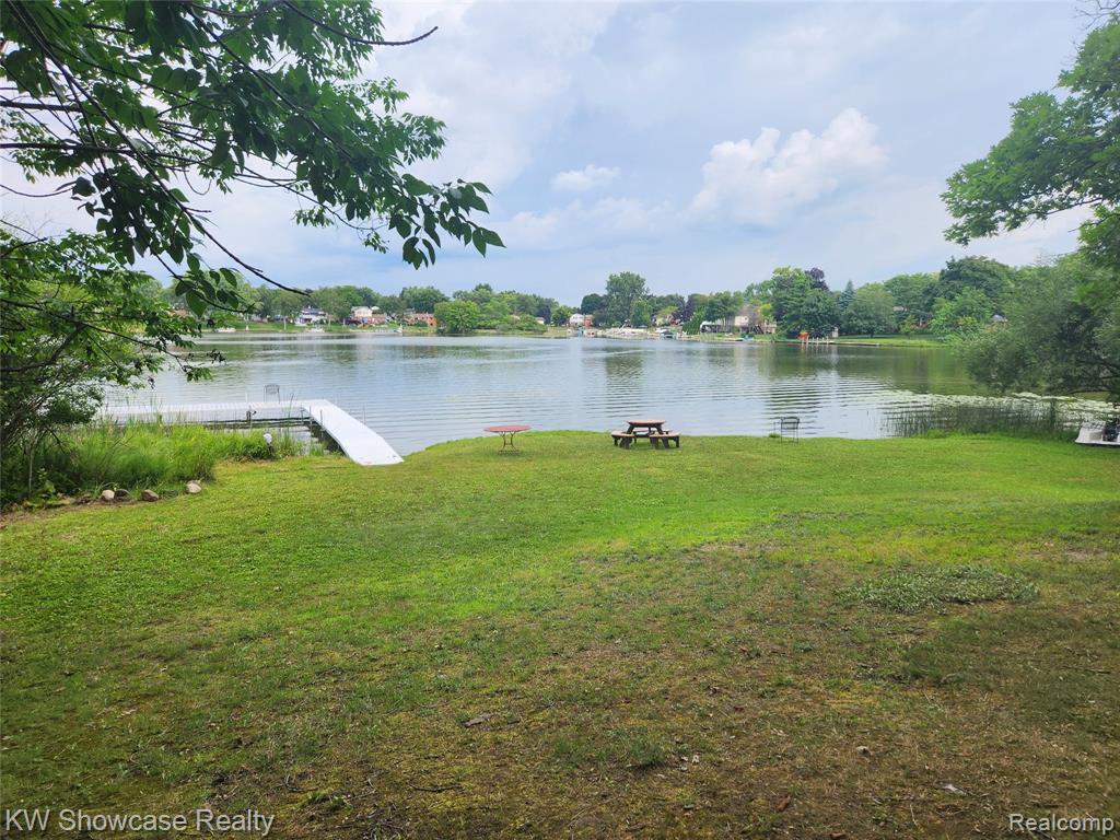 4896 Harbor Point Drive Drive, Waterford, MI — Photo 12