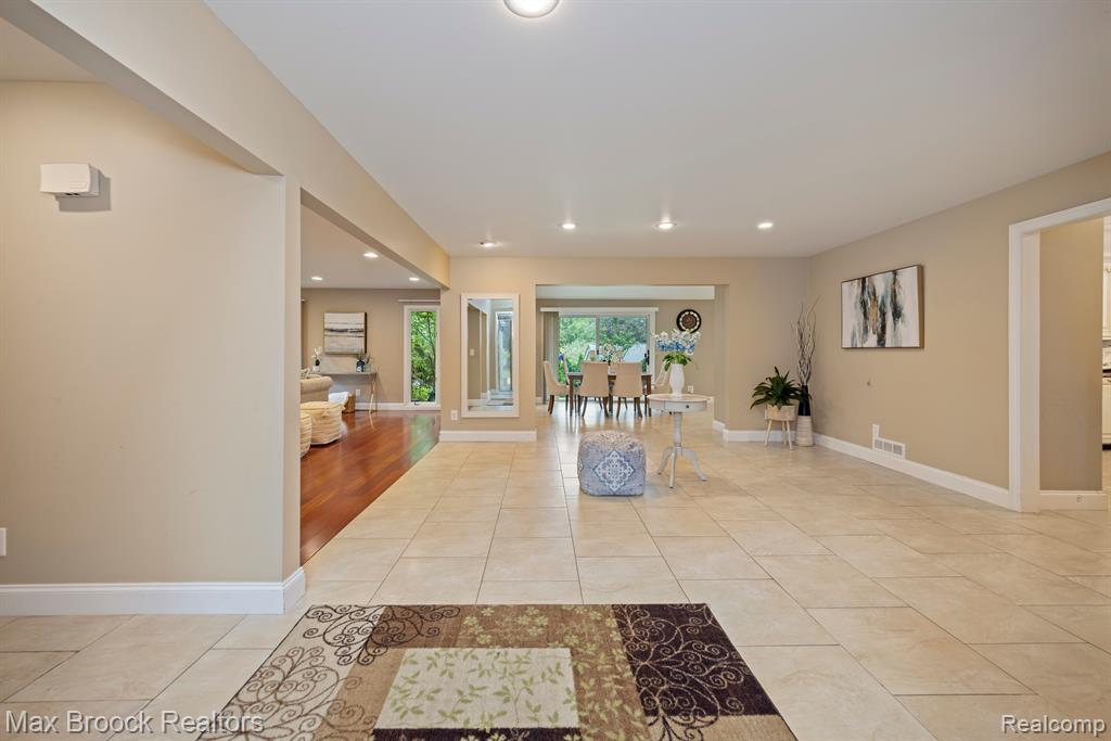 4619 MAURA Lane, West Bloomfield, MI 48323 — Photo 3