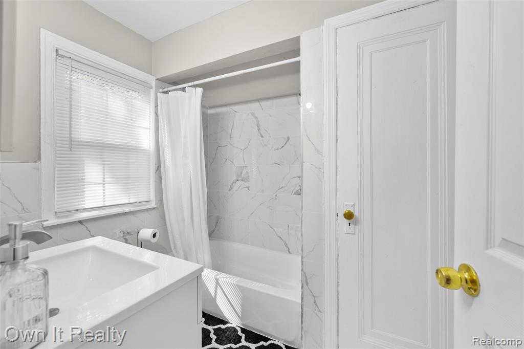 5275 Three Mile Drive, Detroit, MI 48224 — Photo 16