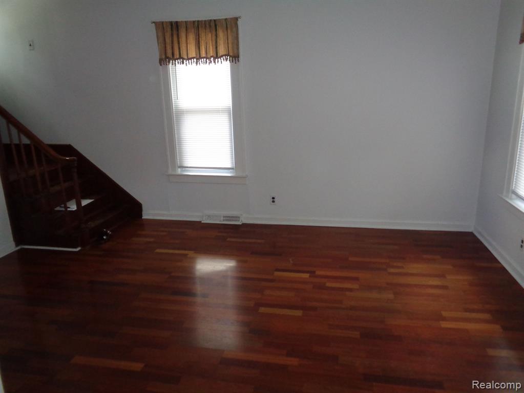684 RIVERBANK Street, Wyandotte, MI 48192 — Photo 6