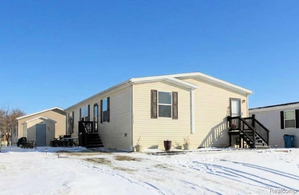 25843 Loudon, Brownstown, MI 48134 — Photo 2