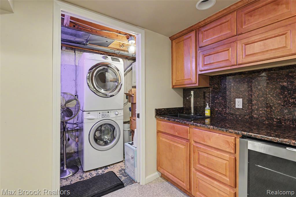 1669 Wimbledon Drive, Walled Lake, MI 48390 — Photo 27