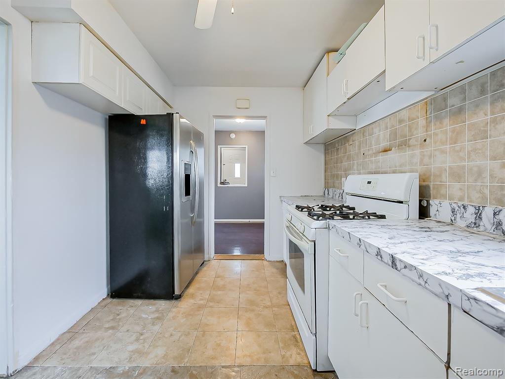 948 E Kalama Avenue, Madison Heights, MI 48071 — Photo 9