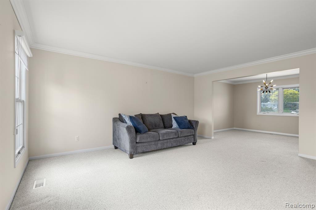 54443 POCAHONTAS Drive, Shelby Twp, MI 48315 — Photo 8