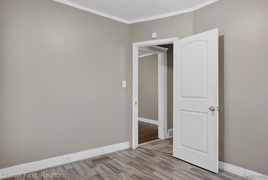 845 Orange Street, Wyandotte, MI 48192 — Photo 17