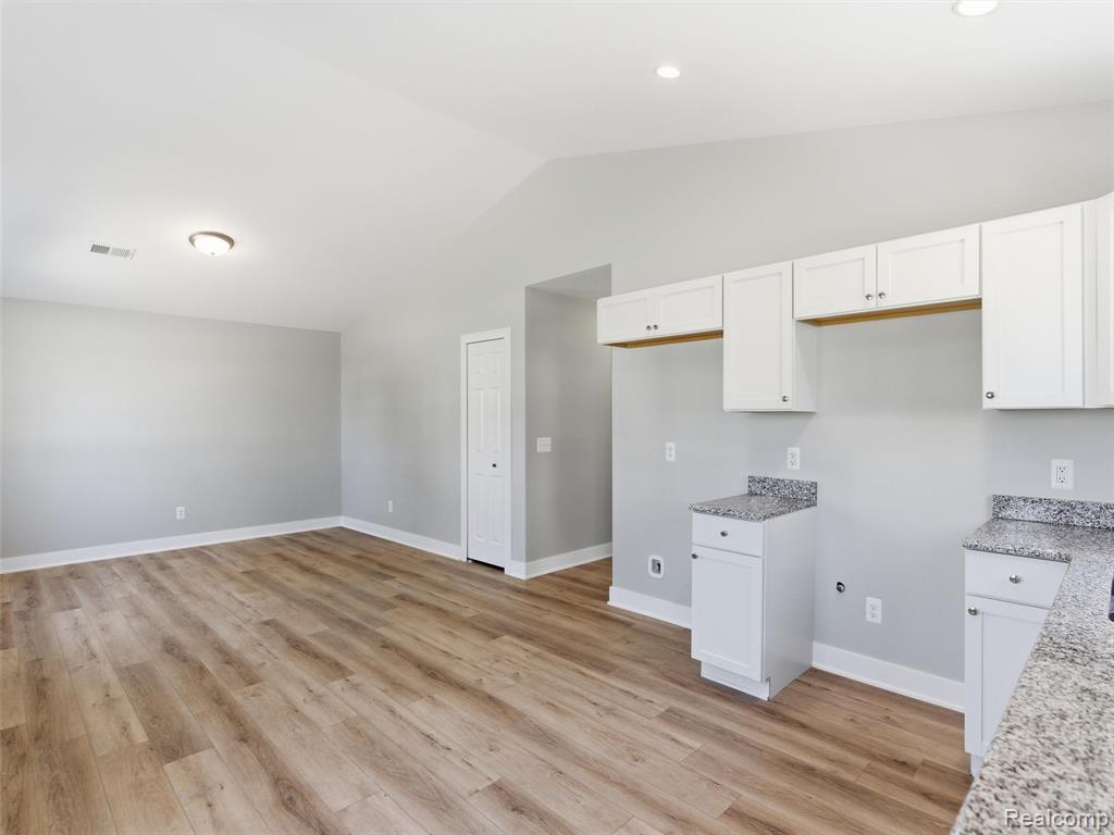 1005 Lakeview Street, Waterford, MI 48328 — Photo 7