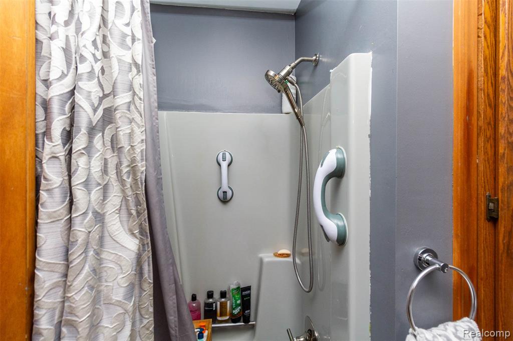 5327 Fern Drive, Fenton, MI 48430 — Photo 29