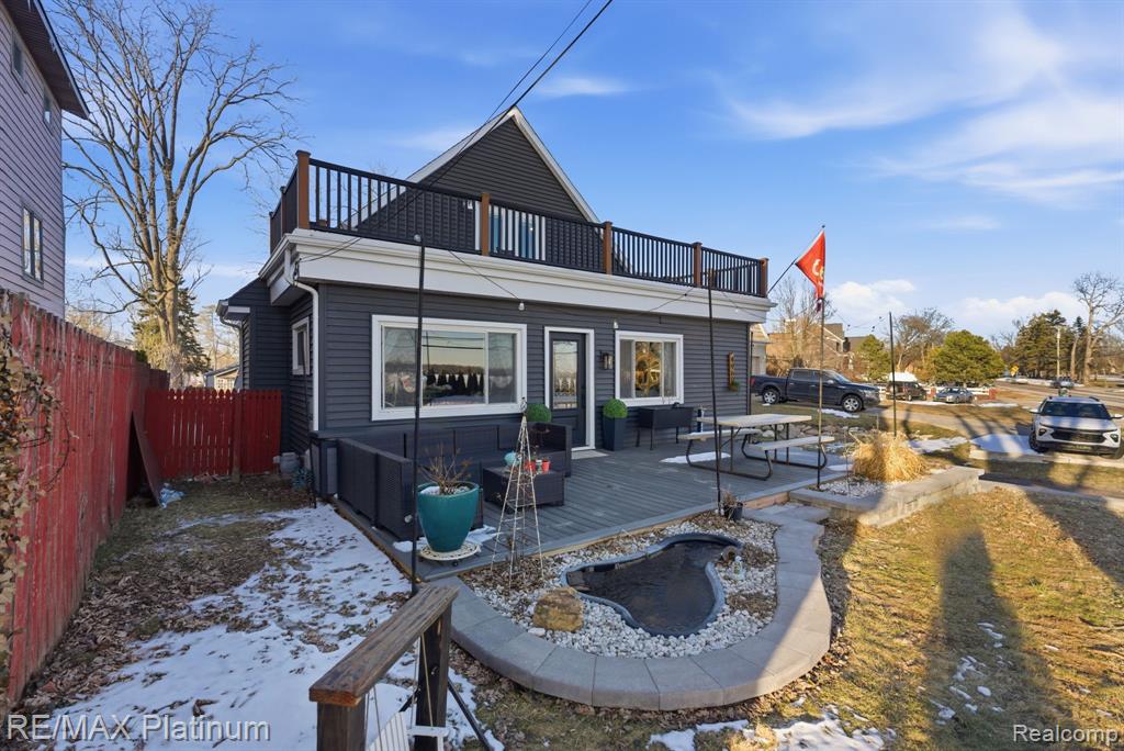 4960 Cooley Lake Road, Waterford, MI 48327 — Photo 2