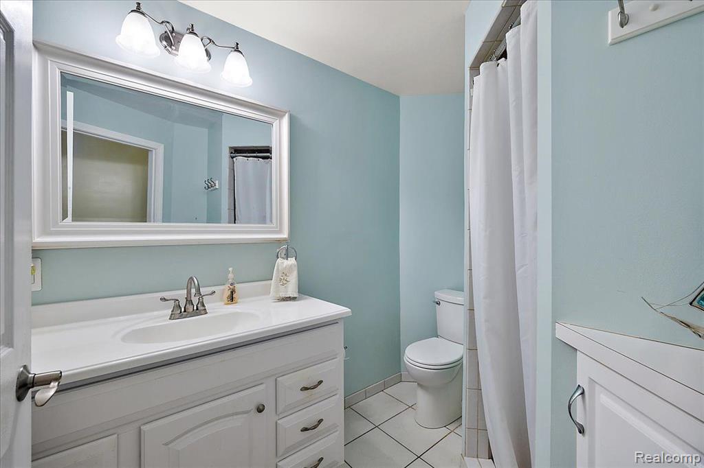 16 S NORTH SHORE Drive, Lake Orion, MI 48362 — Photo 35