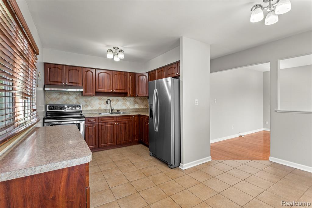 6547 Colonial Street, Dearborn Heights, MI 48127 — Photo 8