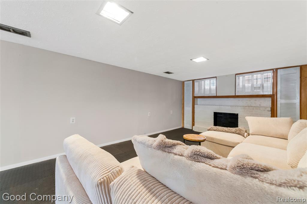 28748 Herbert Street, Madison Heights, MI 48071 — Photo 27