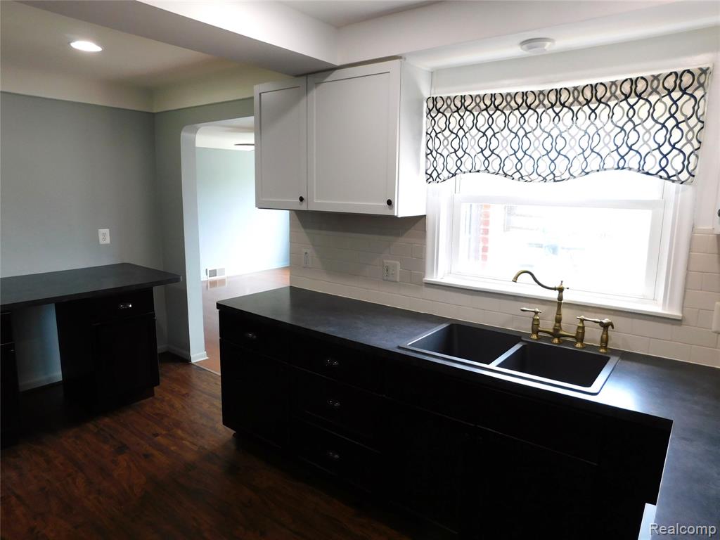 16740 College, Fraser, MI 48026 — Photo 10