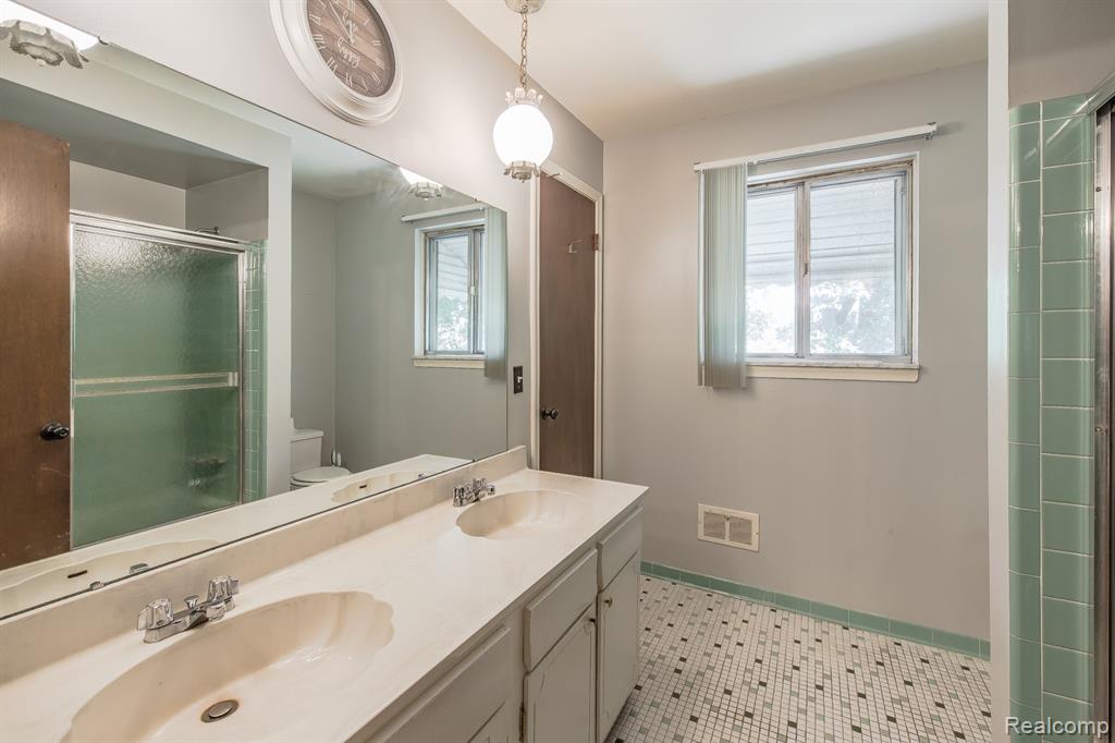 8410 Elizabeth Lake Road, White Lake, MI — Photo 27