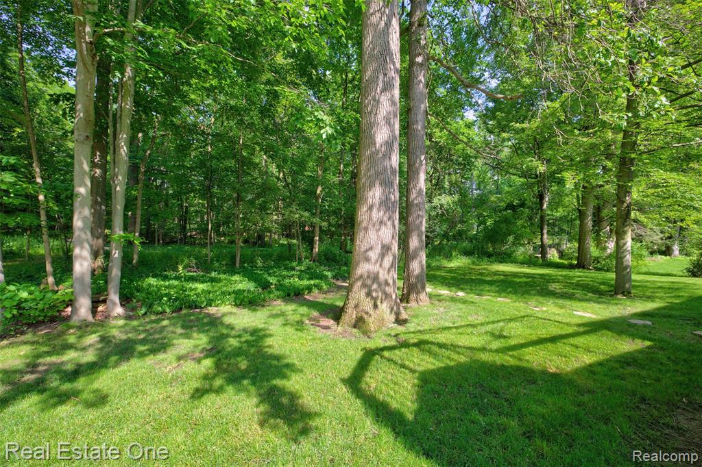 417 Eckford Circle, Troy, MI 48085 — Photo 36