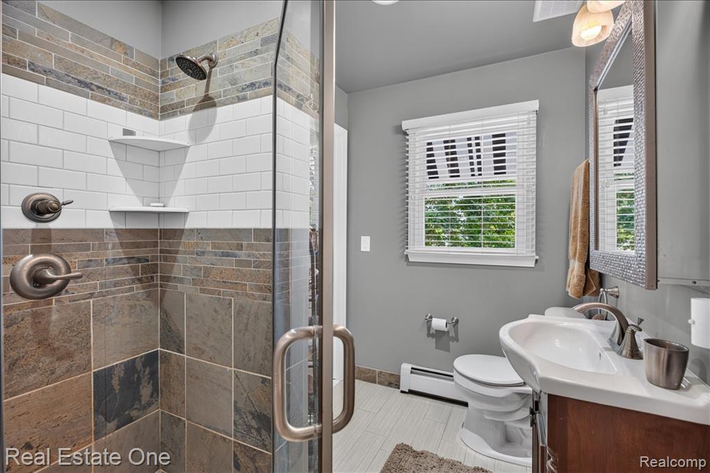 836 Pine Tree Road W, Lake Orion, MI 48362 — Photo 33
