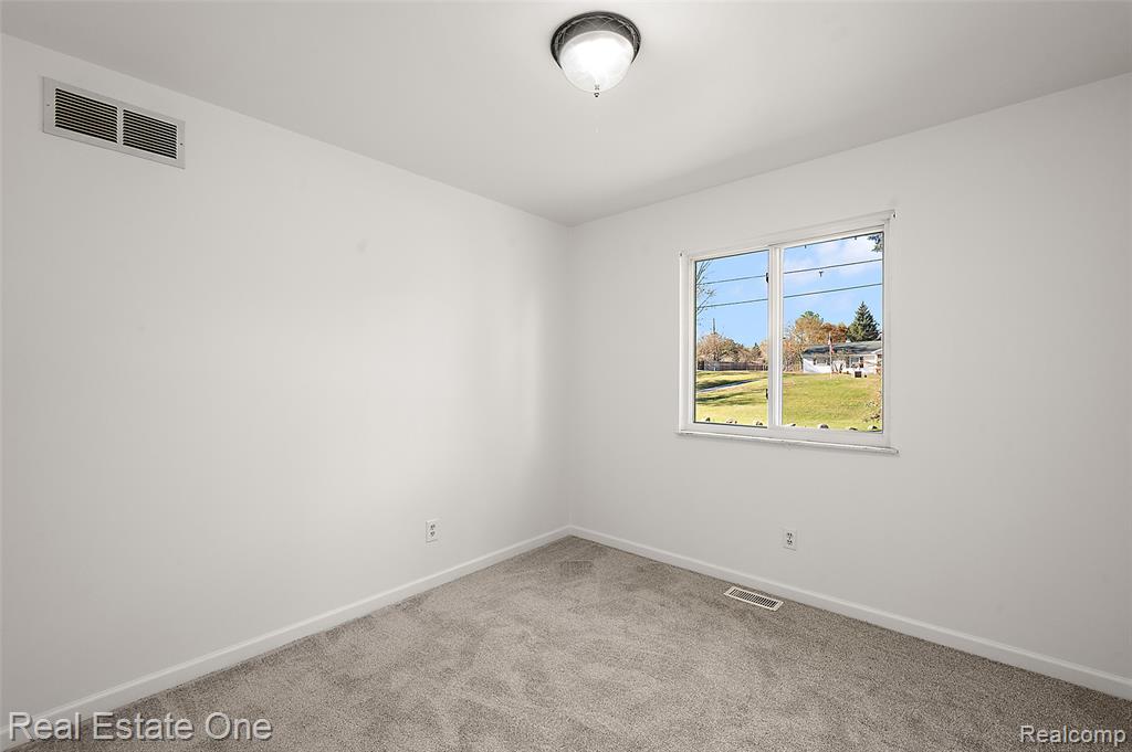 9600 Yale Avenue, Clarkston, MI 48348 — Photo 35