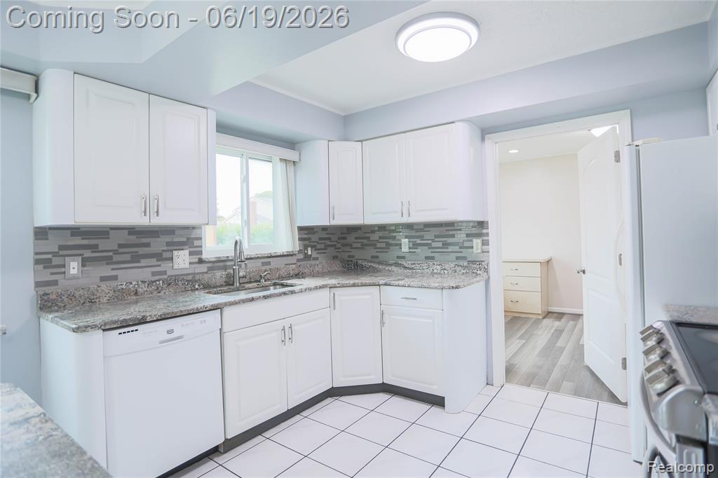 4788 Bloomfield Drive, Sterling Heights, MI 48310 — Photo 12
