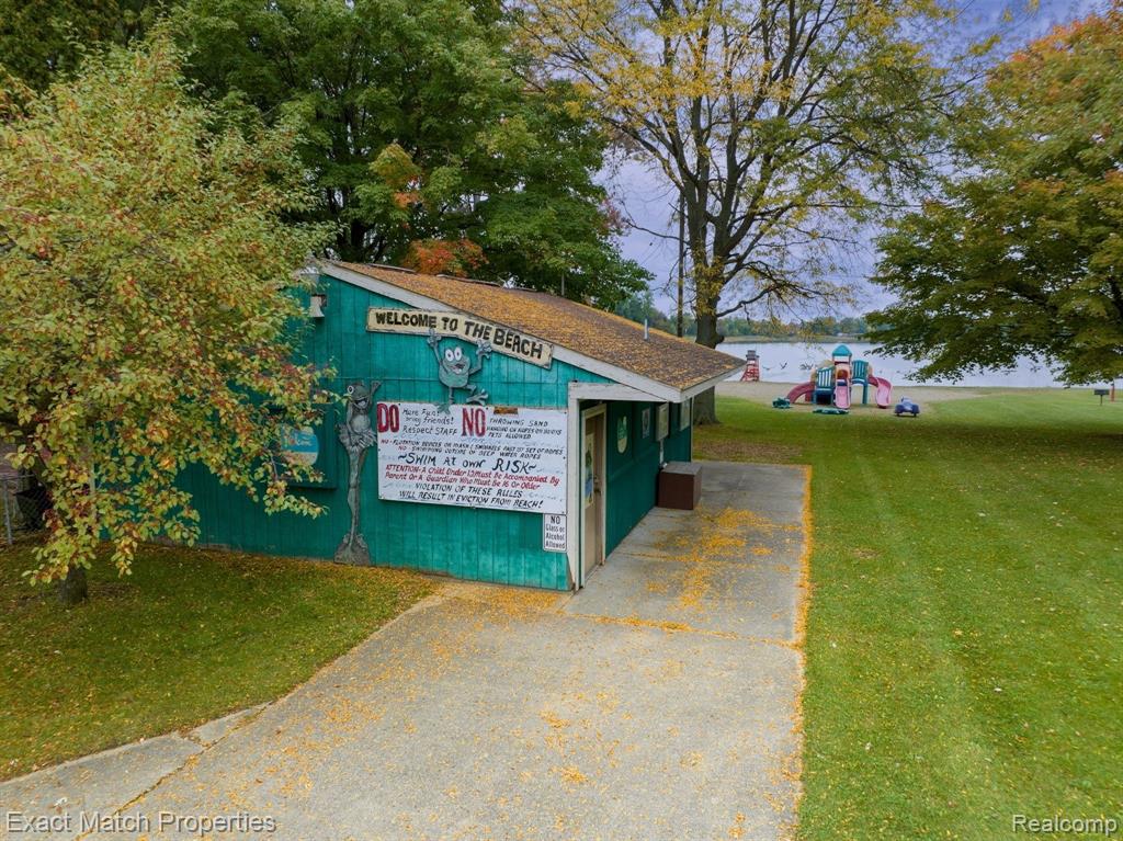 409 LAKEVIEW Street, Holly, MI 48442 — Photo 39
