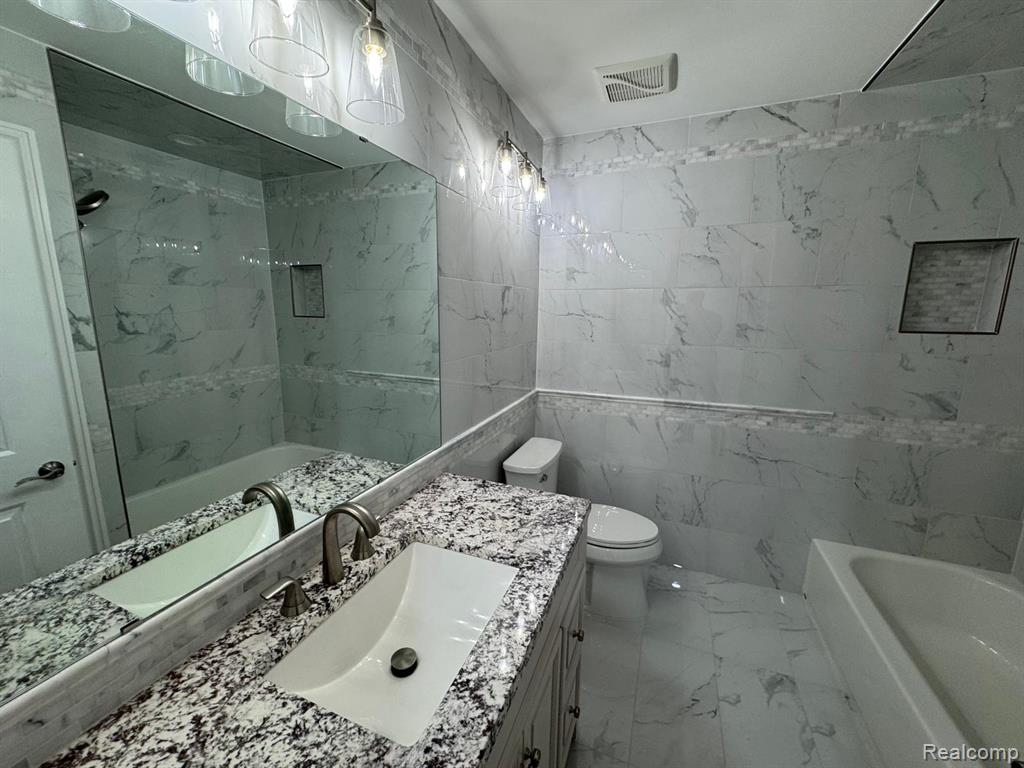 7490 S Brynmawr Court, West Bloomfield, MI — Photo 25