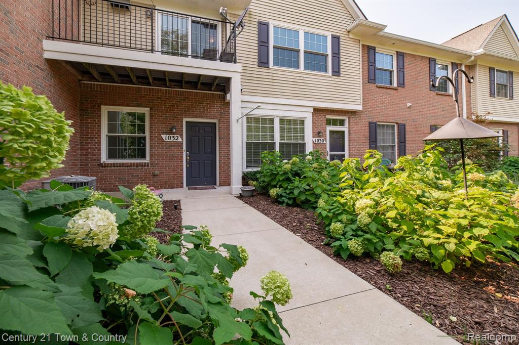 1032 SHIAWASSEE Circle, Howell, MI 48843 — Photo 5