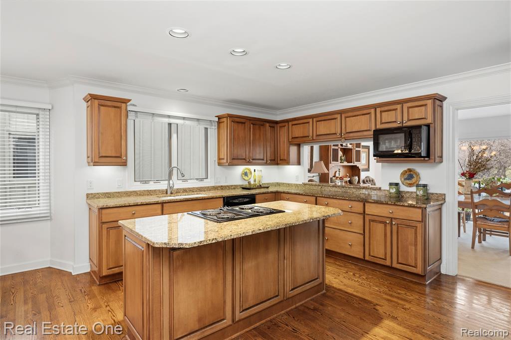 7026 Daventry Woods Drive, West Bloomfield, MI — Photo 14