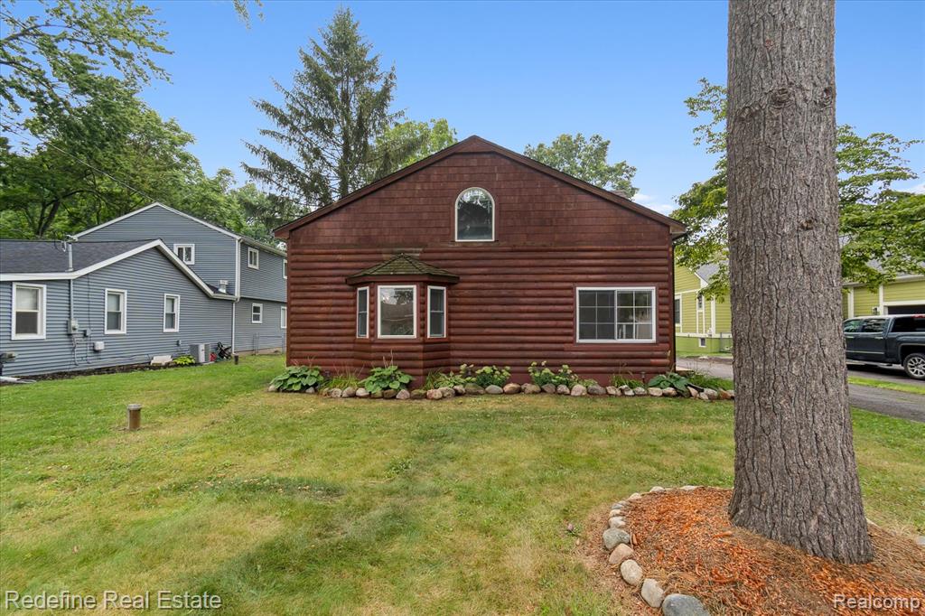 8416 Arlis Avenue, Commerce Twp, MI 48382 — Photo 25