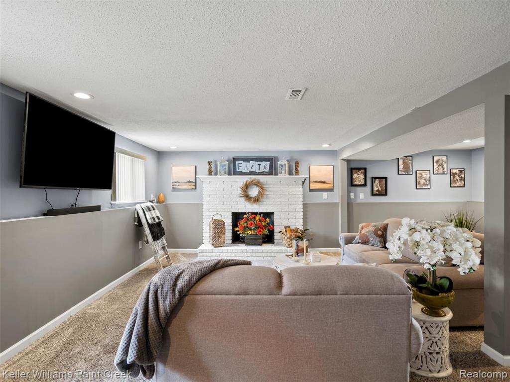 43092 Bond Court, Sterling Heights, MI 48313 — Photo 23
