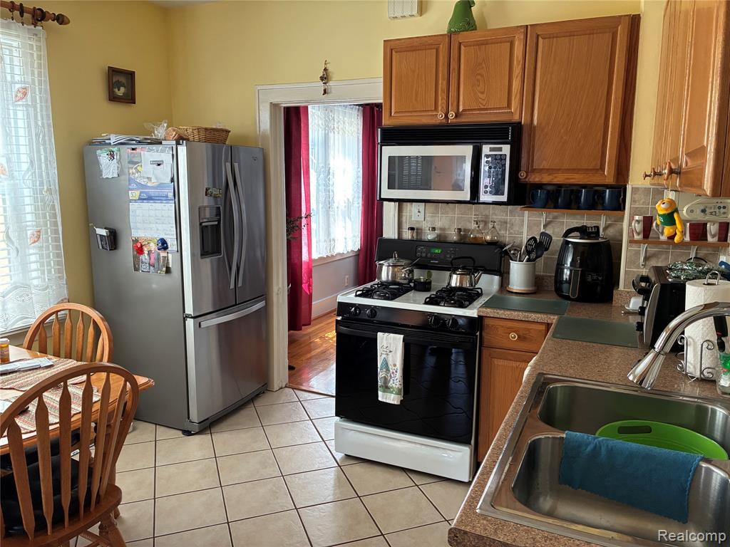 12044 Sobieski Street, Hamtramck, MI 48212 — Photo 11