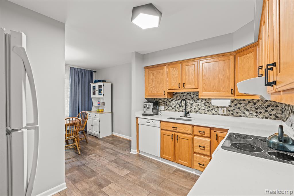 29594 HOOVER Road, Warren, MI 48093 — Photo 6