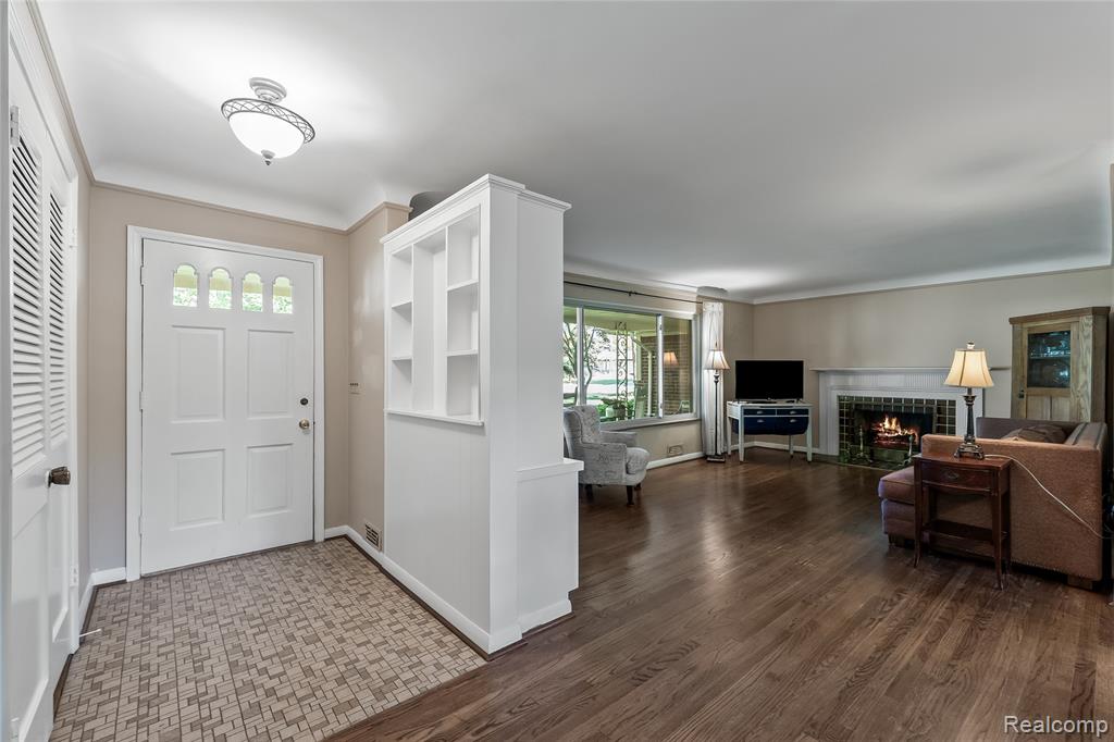 23270 Fleming Drive, Farmington, MI 48335 — Photo 2