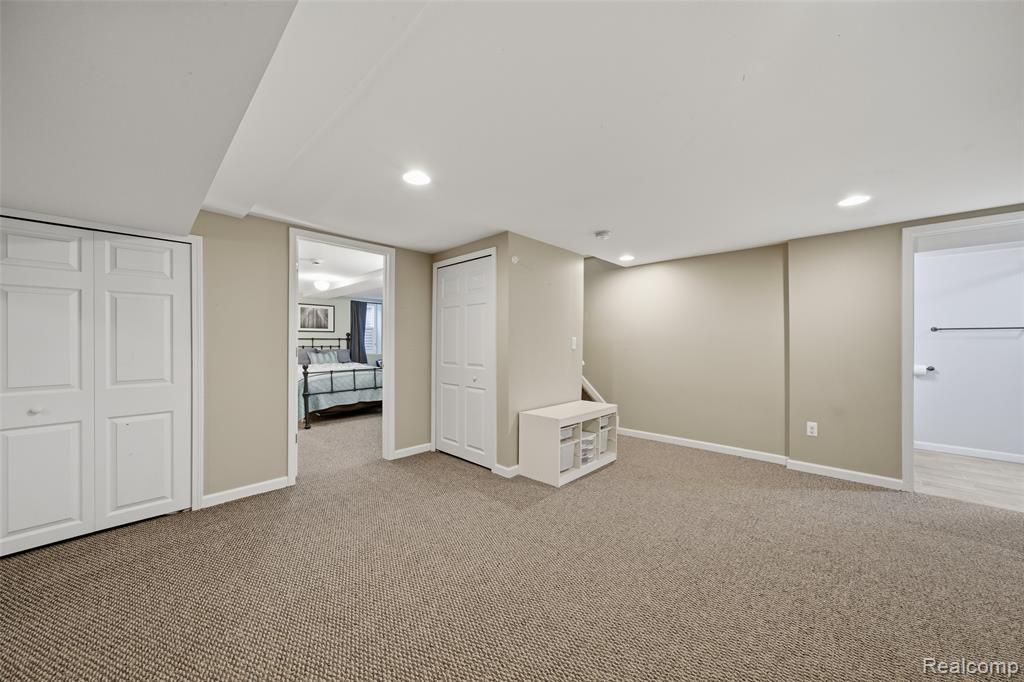 4231 Chris Drive, Sterling Heights, MI 48310 — Photo 32
