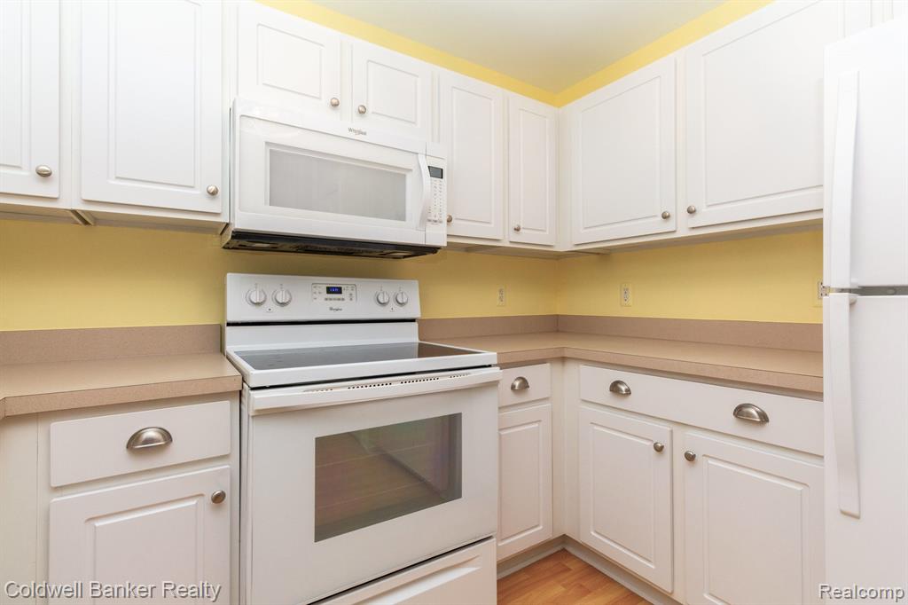 16962 FARMINGTON Road, Livonia, MI 48154 — Photo 14
