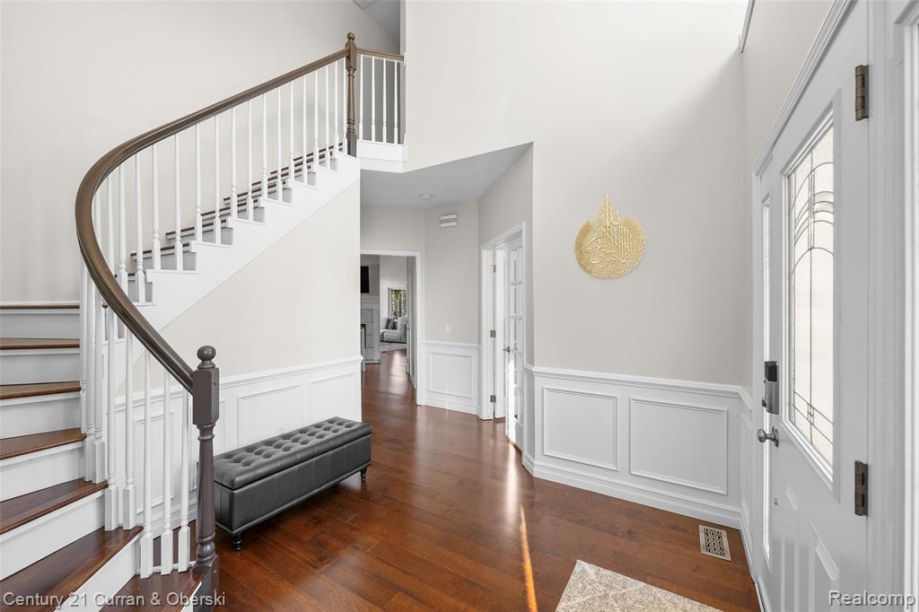 48279 Chesterfield Drive S, Dearborn, MI 48187 — Photo 4