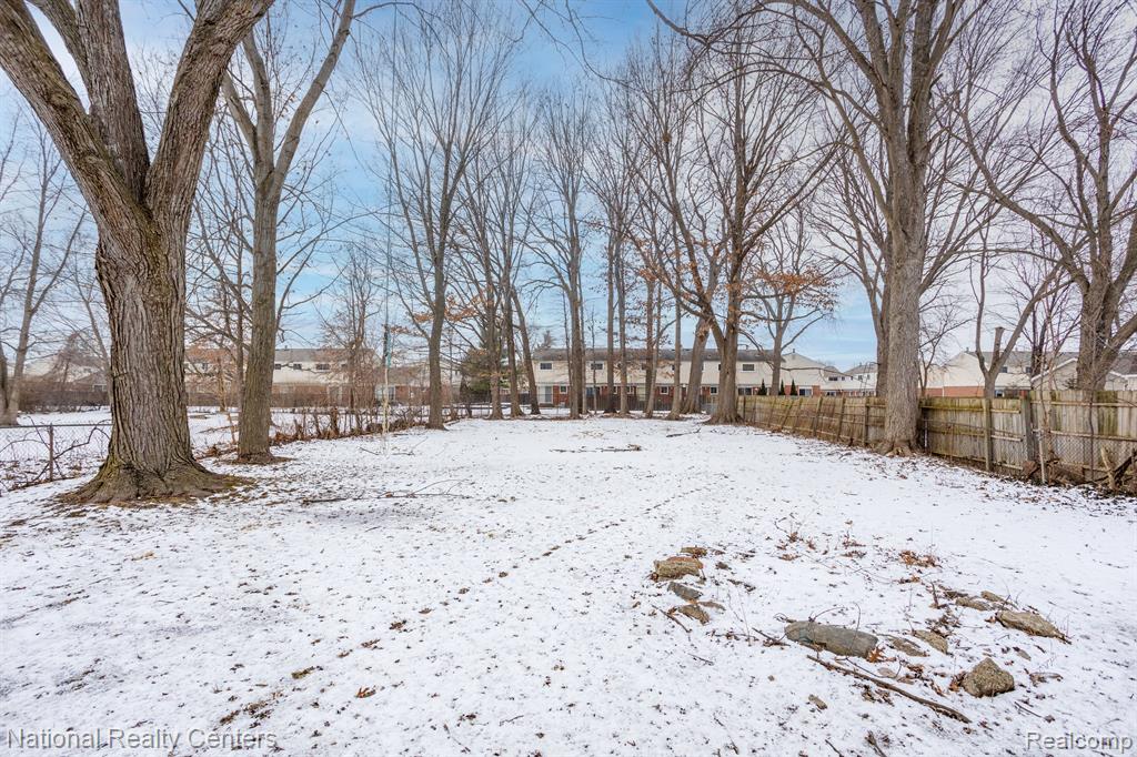 8255 GARBOR Avenue, Warren, MI 48093 — Photo 21