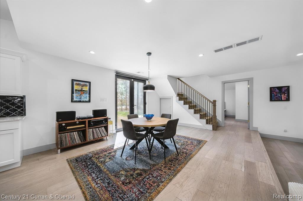 4421 W MAPLE Road, Bloomfield Hills, MI 48301 — Photo 11