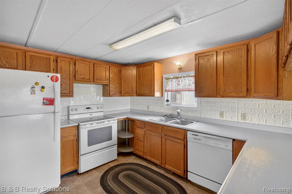 6946 Clifford Road, Marlette, MI 48453 — Photo 9