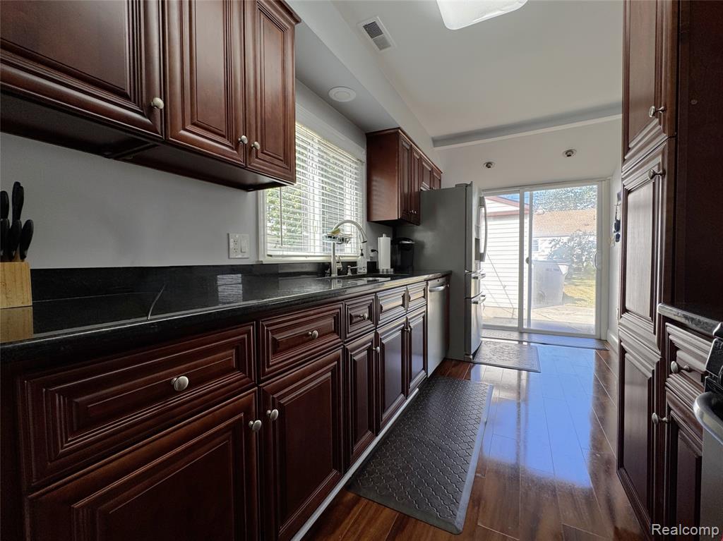 61 E Brickley, Hazel Park, MI 48030 — Photo 7