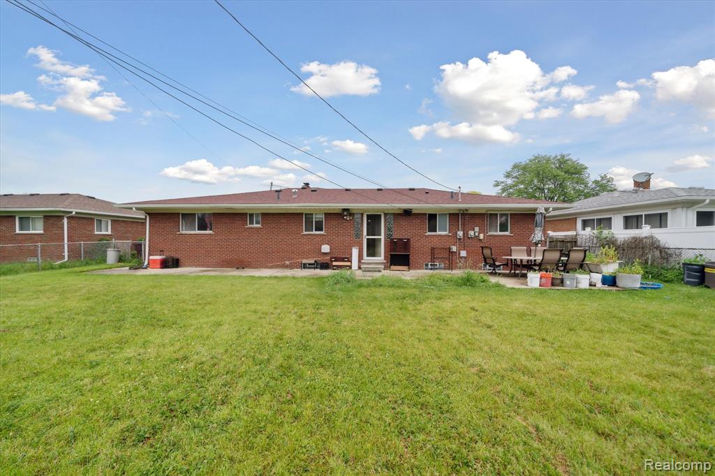 8586 Helen, Center Line, MI 48015 — Photo 13