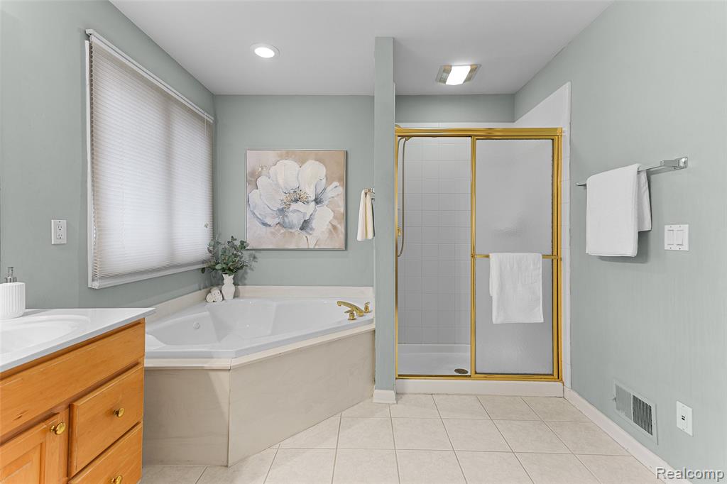 7567 WINDGATE Circle, West Bloomfield, MI 48323 — Photo 28