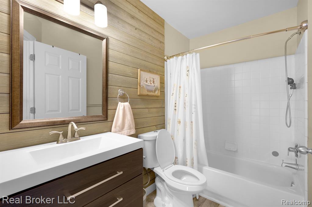 52391 WALNUT Drive, Chesterfield, MI 48047 — Photo 23
