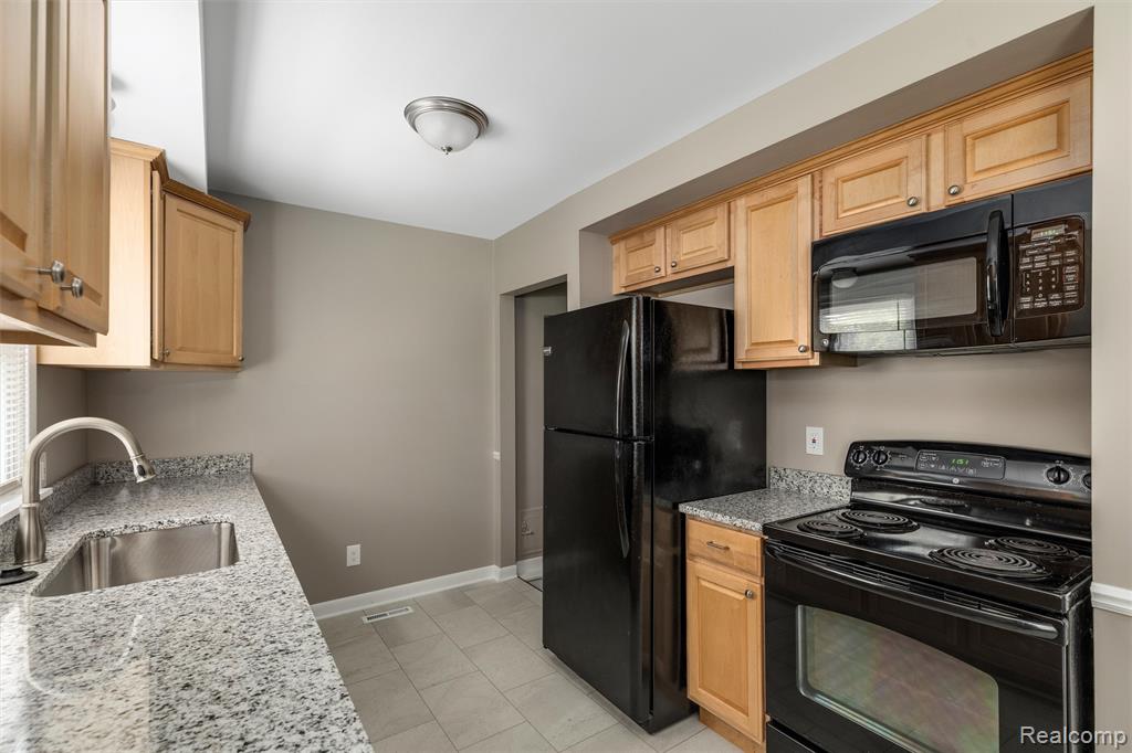 4410 Rosewold Avenue, Royal Oak, MI 48073 — Photo 9