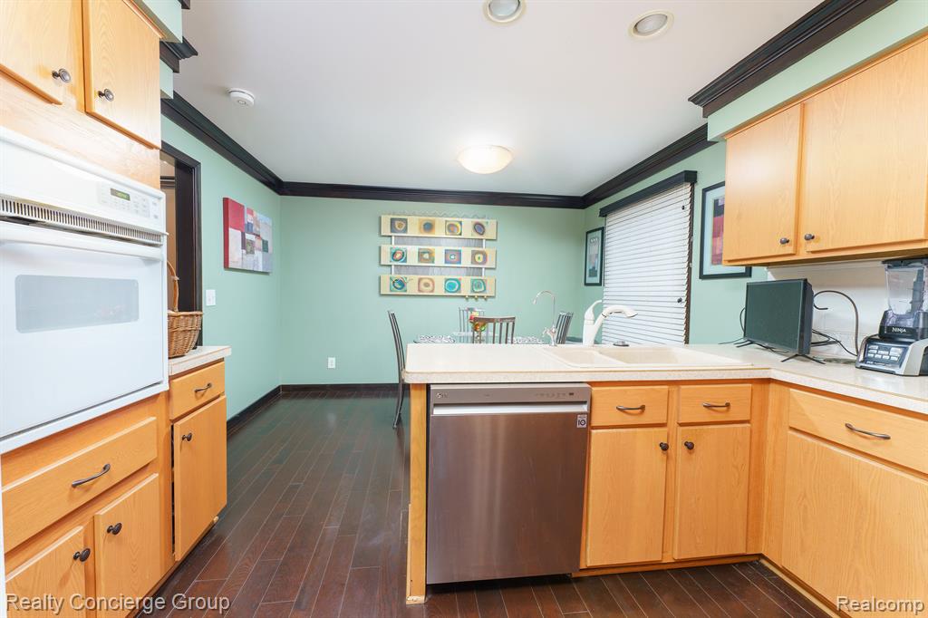 4526 GOLF VIEW Drive, Brighton, MI 48116 — Photo 18