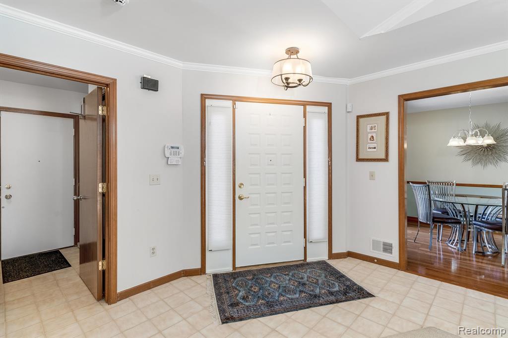 37779 SIENA Drive, Farmington Hills, MI 48331 — Photo 8