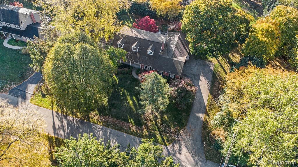 4597 Broughton Drive, Bloomfield Hills, MI 48301 — Photo 54