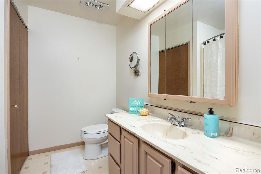 48041 BAYSHORE Drive, Belleville, MI 48111 — Photo 30
