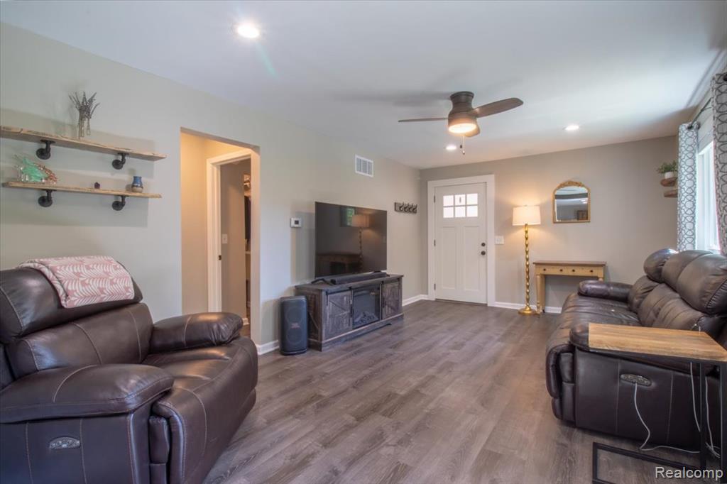 6087 N Irish Road, Davison, MI 48423 — Photo 8