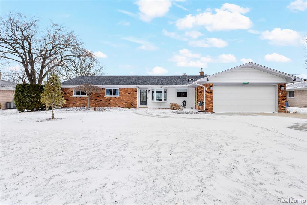 39520 Venetian Drive, Harrison Township, MI — Photo 33
