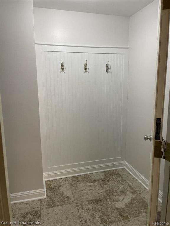 650 VILLAGE Lane, Milford, MI 48381 — Photo 18