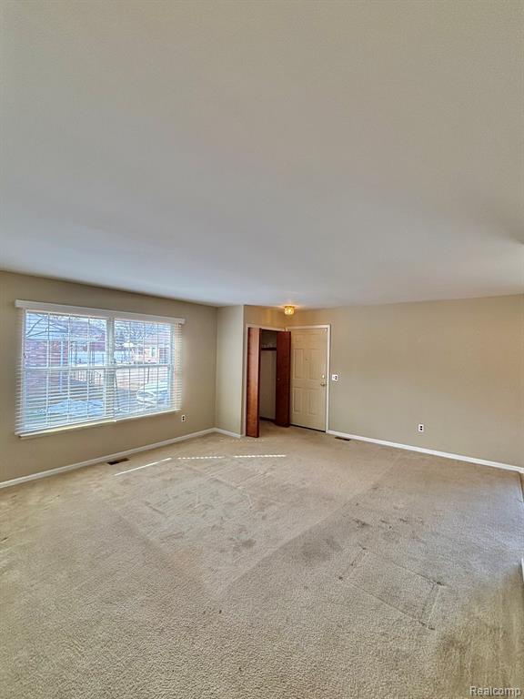 401 Doremus S Doremus Lane W, 10, Saint Clair Shores, MI 48080 — Photo 7
